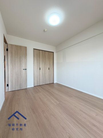 アンピール比恵南の洋室