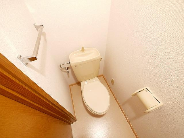 プレミール加茂Ａのトイレ|落ち着いた色調のトイレです