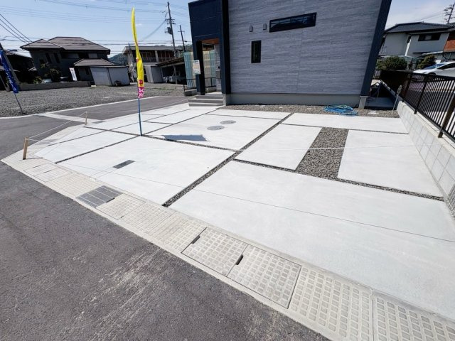 有田市宮原町新町　新築一戸建ての駐車場