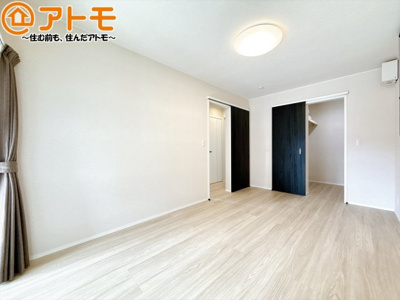 【寝室】 | 藤枝市前島1丁目1期　新築戸建　全1棟 | 収納スペースもしっかり確保したお部屋は、収納家具の数も減らせるのでお部屋を広く使えます！