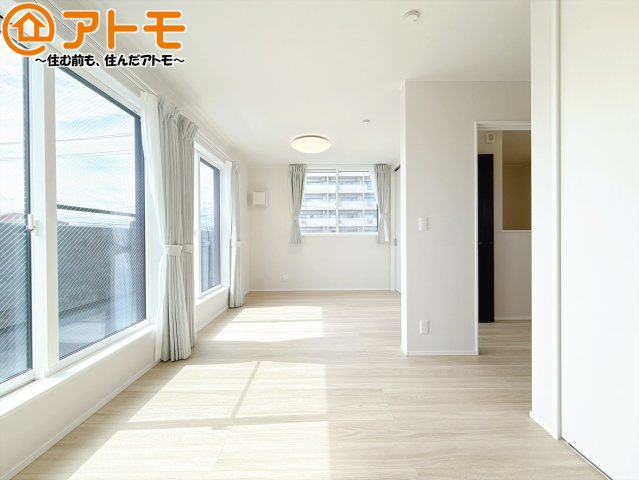 【子供部屋】 | 藤枝市前島1丁目1期　新築戸建　全1棟 | 壁と床がシンプルな色合いだからこそ自分だけの空間を作れます♪お部屋作りのイメージは順調でしょうか♪