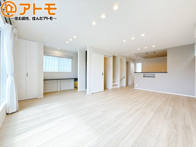 【居間・リビング】 | 藤枝市前島1丁目1期　新築戸建　全1棟 | 家族団らんのイメージは、リビングを思い浮かべませんか？リビングこそ広々としたお部屋が良いですね♪