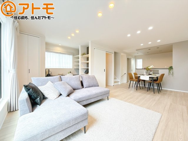 【居間・リビング】 | 藤枝市前島1丁目1期　新築戸建　全1棟 | 家族団らんのイメージは、リビングを思い浮かべませんか？リビングこそ広々としたお部屋が良いですね♪