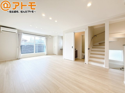 【居間・リビング】 | 藤枝市前島1丁目1期　新築戸建　全1棟 | 日当たりのよいリビングは、一年を通してぽかぽかとしています。家族が自然と集まる空間になりそうですね♪