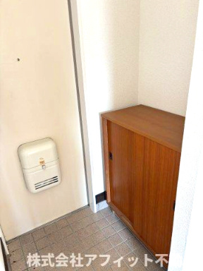 【玄関】 | ハイグレードタウン多治米Ｂ | シューズボックス　※左右反転イメージ