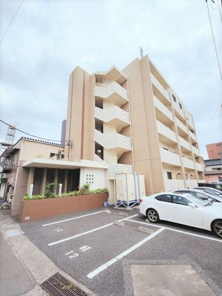 グランドセダー白銀の外観