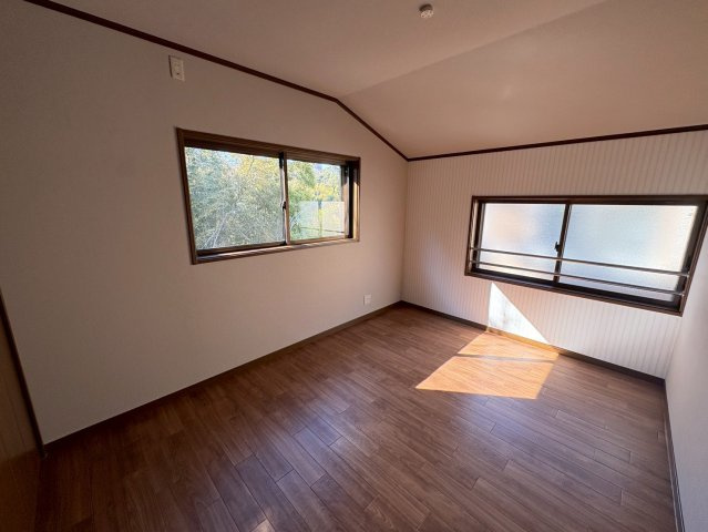 下畑町　中古戸建ての洋室|寝室におすすめスタンダードな洋室です