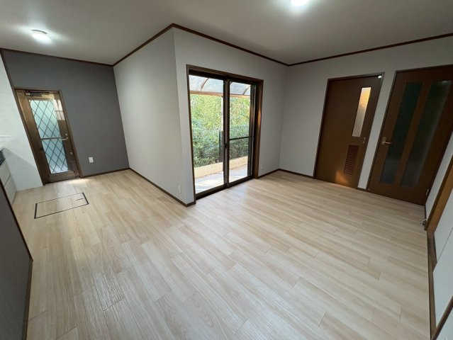 下畑町　中古戸建ての居間・リビング|ゆったりとしたリビングです