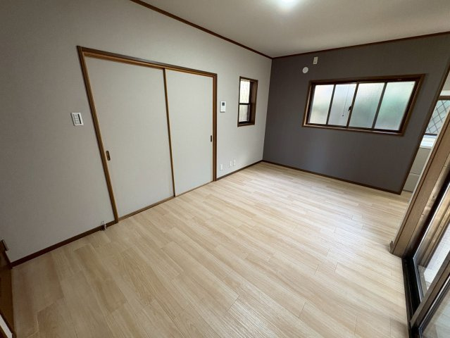 下畑町　中古戸建ての居間・リビング|和室つづきのリビング
