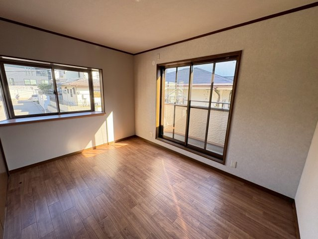 下畑町　中古戸建ての洋室|陽当り良好！きれいな洋室です