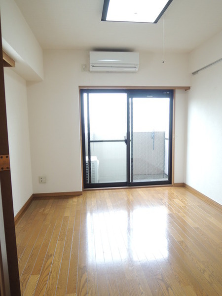 横浜市南区永楽町１丁目の賃貸マンションの居間・リビング