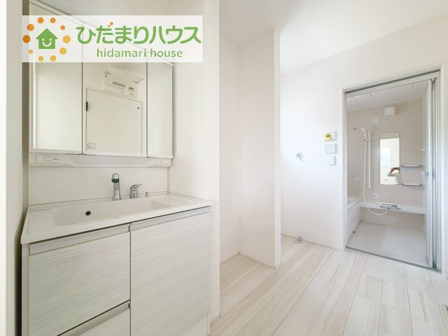 【独立洗面台】 | 我孫子市青山第1期　新築戸建　4号棟 | ゆったりとした洗面所で、忙しい朝の支度もストレスなくできますね♪