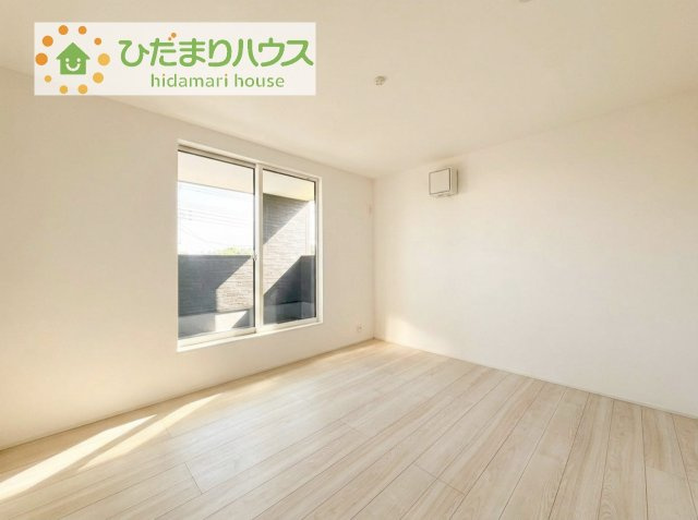 【寝室】 | 我孫子市青山第1期　新築戸建　4号棟 | バルコニーに面していて、たっぷり光りの入る明るい主寝室です！