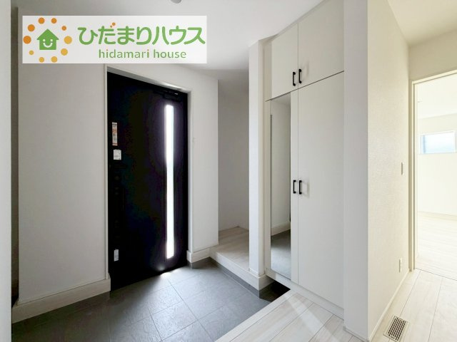 【玄関】 | 我孫子市青山第1期　新築戸建　4号棟 | 玄関が広いので親子で並んで仲良く靴が履けますね(^^)/