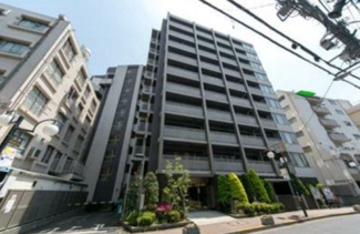 【外観】 | 鉄筋コンクリート造のがっちりとした建物。