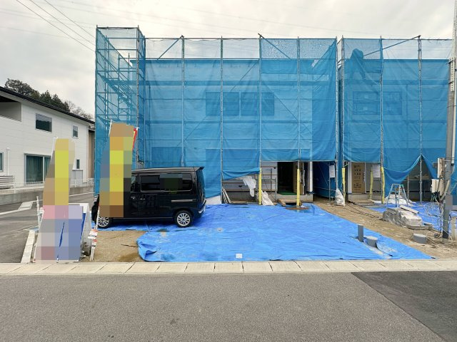 安佐北区深川7丁目 No.18の駐車場|(18号棟)車は並列3台駐車可能☆
広い駐車スペースは来客時や将来お子様が車を持った際も安心です♪