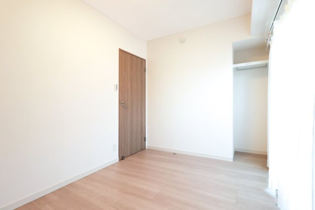 ライオンズマンション平和台第３の洋室|ライオンズマンション平和台第３：約４．３帖の洋室にはオープンクローゼットが付いております！