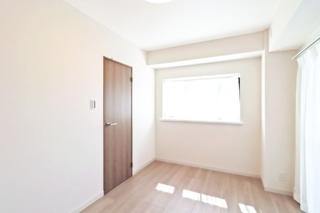 ライオンズマンション平和台第３の洋室|ライオンズマンション平和台第３：約６．０帖の洋室にはウォークインクローゼット・出窓が付いております！