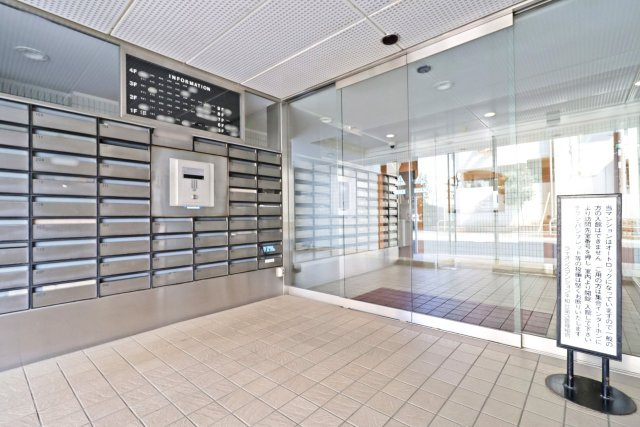ライオンズマンション平和台第３のエントランス|オートロック＆防犯カメラ付き新耐震基準マンション、ライオンズマンション平和台第３は即日現地案内可能となっておりますので、お気軽にお問い合わせください！