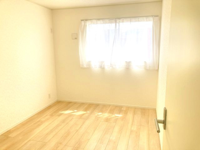 クレイドルガーデン高崎市足門町第9　2号棟の洋室|2階洋室２です