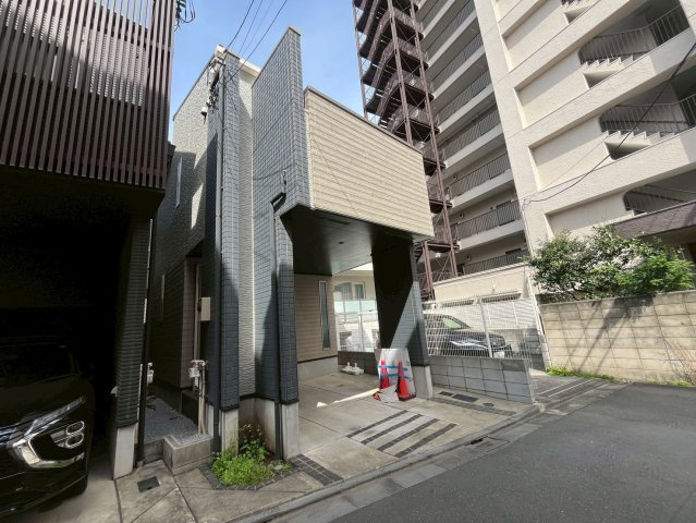 杉並区阿佐谷南3丁目　中古戸建の前面道路含む現地写真|子育てしやすい住環境！教育施設や商業施設も徒歩圏内に充実。

ご内見希望・資料請求などお気軽にお問い合わせ下さい！
03-5990-5201