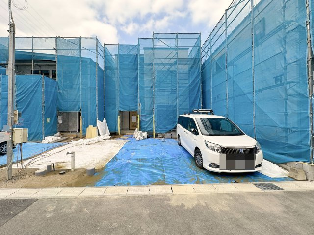 安佐北区深川7丁目 No.17の駐車場|(17号棟)車は並列3台駐車可能☆
広い駐車スペースは来客時や将来お子様が車を持った際も安心です♪