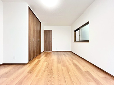 【洋室】 | 豊中市服部寿町２丁目中古戸建 | 物件を比較検討したいお客様には、「物件比較見学プラン」をご用意しております。こちらの物件だけでなく、お客様の希望に沿った物件を、いくつかまとめてご案内させて頂きます。