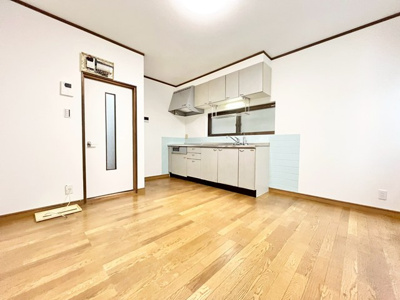 【居間・リビング】 | 豊中市服部寿町２丁目中古戸建 | 物件購入の段取りを知りたいお客様には、「ご検討からご契約までの一連の流れ」をご説明させて頂きます。初めて物件購入を検討された方は、ぜひご参考になさって下さい。