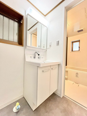 【洗面所】 | 豊中市服部寿町２丁目中古戸建 | 弊社のファイナンシャルプランナーより、将来に向けた資金計画・住宅ローンの無料相談が皆様に大変ご好評頂いております！物件ご購入の前に、まずはお気軽にご相談くださいませ。