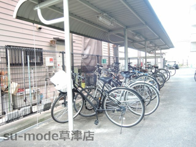 【その他共用部分】 | シャンドフルール竹村 | 駐車場です