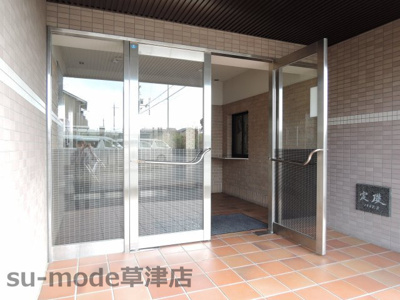 【エントランス】 | シャンドフルール竹村 | 落ち着いたエントランスです