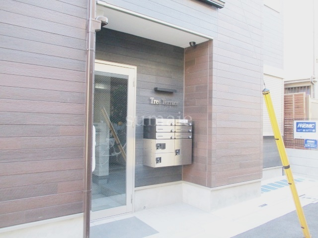 TREE TERRACEのエントランス|建物正面です☆