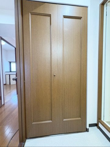 ラポール板付のランドリースペース|扉で目隠しできる洗濯機スペース！