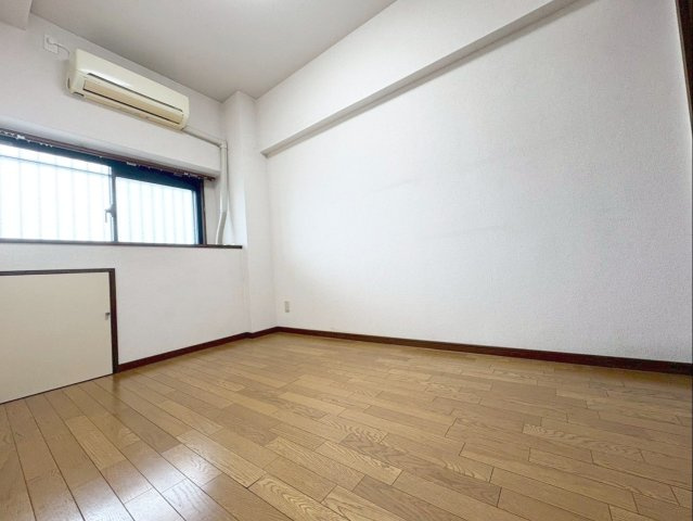 ラポール板付の洋室|シンプルで使い勝手のよい洋室です！