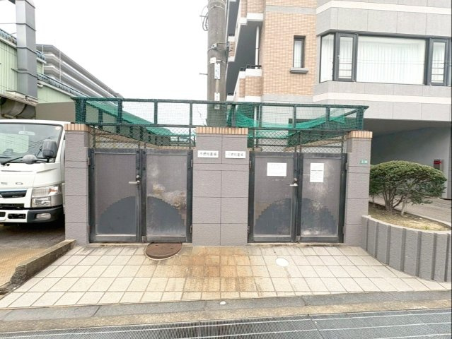 ラポール板付のその他共用部分|敷地内ゴミ置き場です！