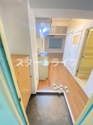 大阪市淀川区西中島４丁目の賃貸マンションの玄関