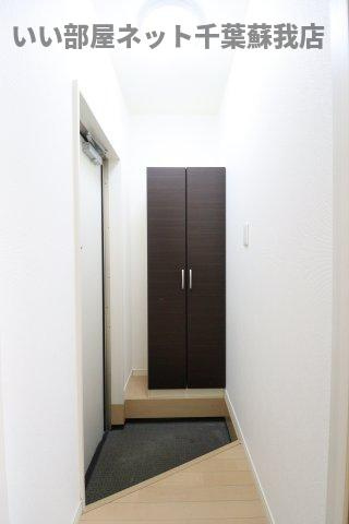 コスモス千葉寺の玄関|シューズボックス付きで靴もスッキリ収納！