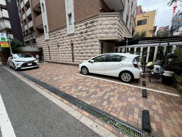 プレサンス心斎橋タイミックスの駐車場