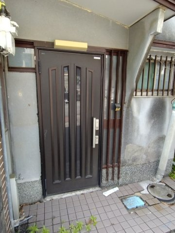 中古テラスハウス　大東市北条6丁目（昭和46年築）の玄関