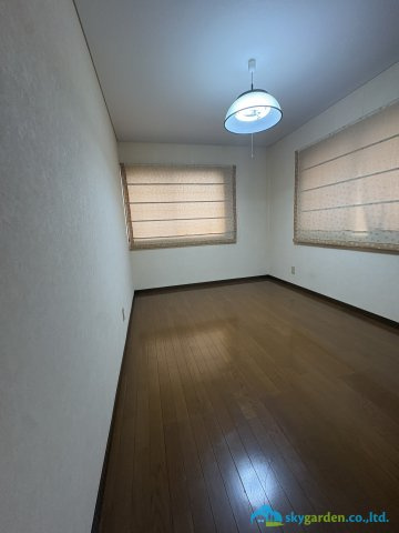 藤沢市葛原　中古戸建　全1棟の洋室|スタンダードな洋室です