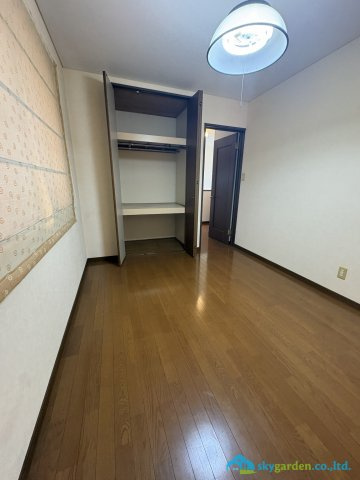 藤沢市葛原　中古戸建　全1棟の洋室|ゆったりした洋室です