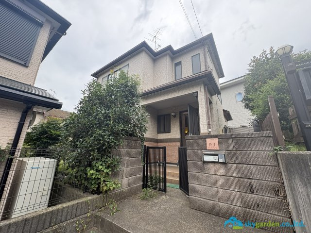 藤沢市葛原　中古戸建　全1棟の外観