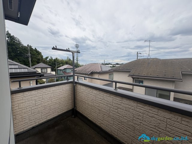藤沢市葛原　中古戸建　全1棟のバルコニー|開放的で明るい空間を演出してくれるバルコニーです