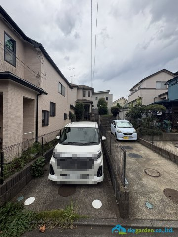 藤沢市葛原　中古戸建　全1棟の駐車場|駐車場です