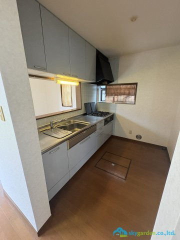 藤沢市葛原　中古戸建　全1棟のキッチン|キッチンでお料理をお楽しみください