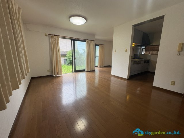 藤沢市葛原　中古戸建　全1棟の居間・リビング