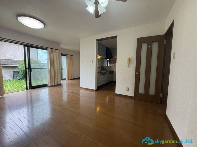 藤沢市葛原　中古戸建　全1棟の居間・リビング|居間です