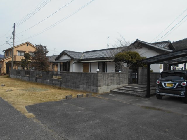 安佐北区白木町大字秋山の駐車場|駐車場スペースは4台駐車可能！