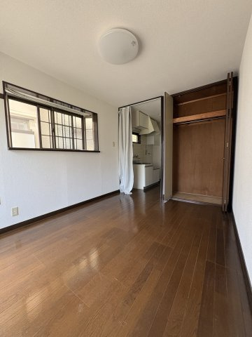 三鷹市上連雀５丁目のアパートの洋室