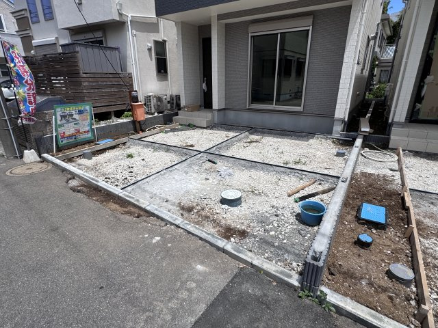 柏市柏新築戸建の駐車場|A号棟駐車スペース・並列2台駐車可（6月16日撮影）